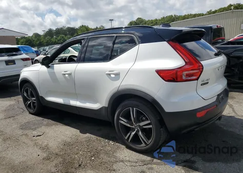 2021 Volvo Xc40 T5 R-Design z USA, uszkodzony, nr VIN YV4162UM3M2405076